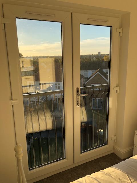 Flat Roding Lane North in Greater London