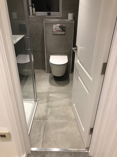 Flat Roding Lane North in Greater London