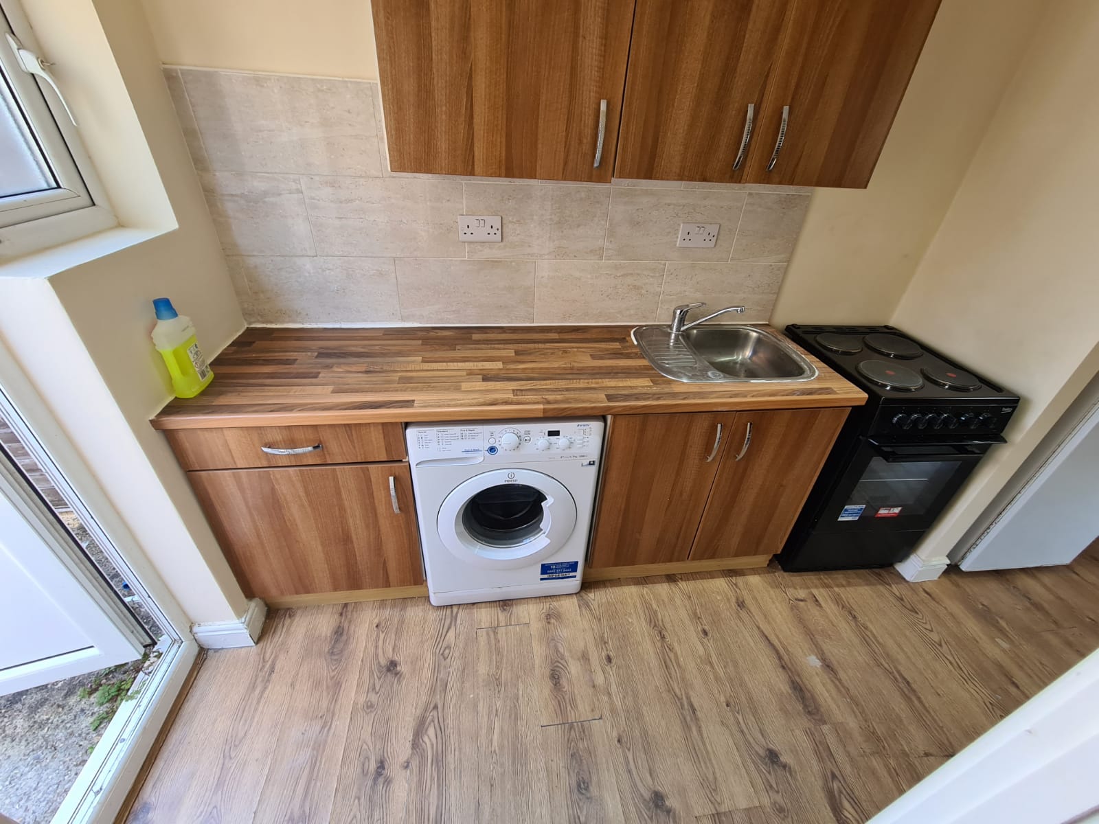 Flat Felstead Avenue in Greater London