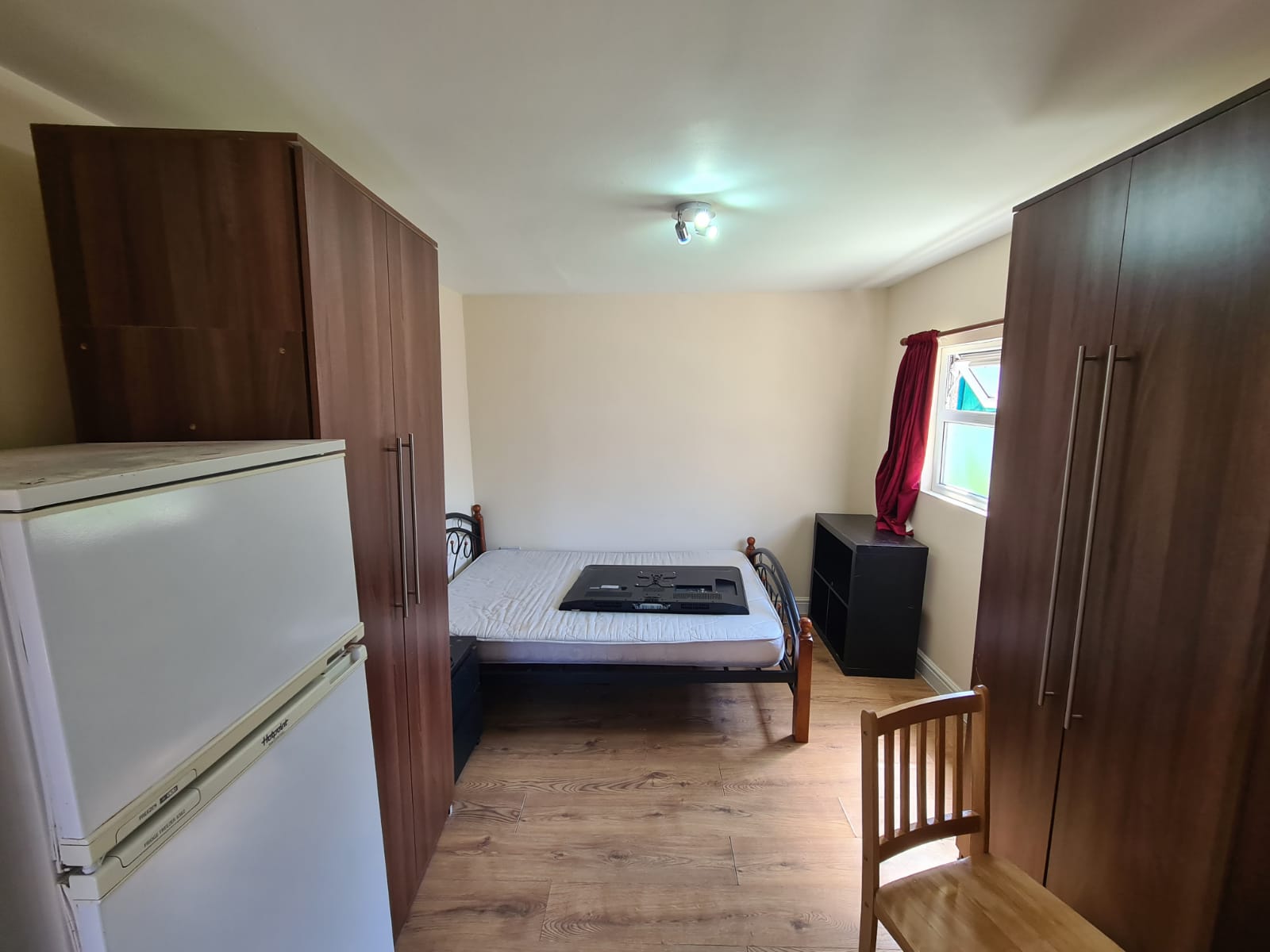 Flat Felstead Avenue in Greater London