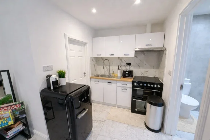 Flat Leigh Street in Greater London