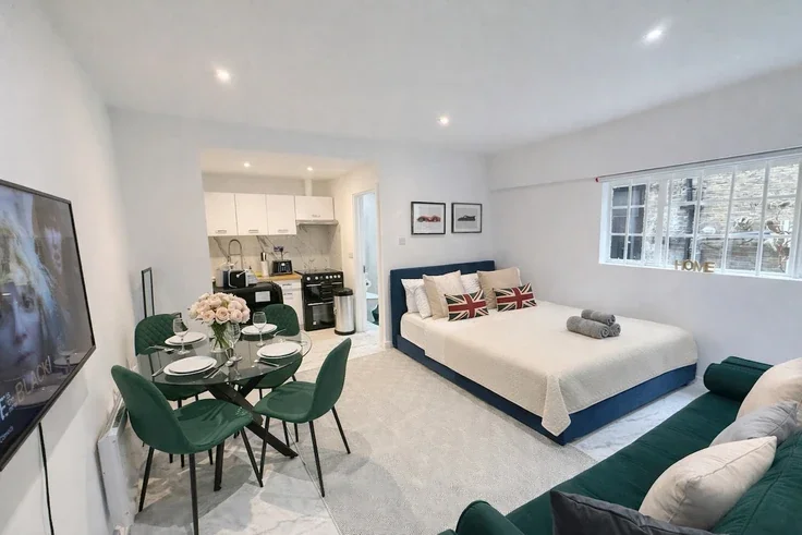 Flat Leigh Street in Greater London