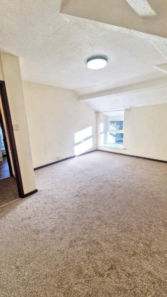 Flat William Street in Ystrad