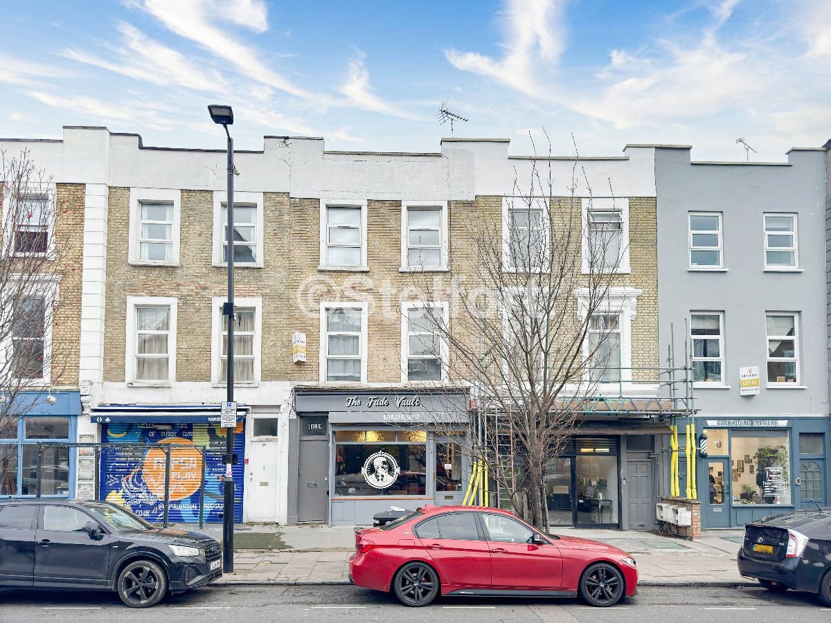 Flat Junction Road in Greater London