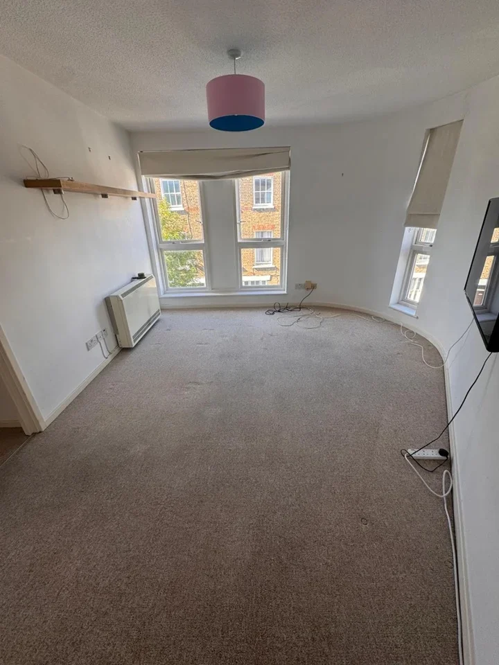 Flat Arctic Street in Greater London