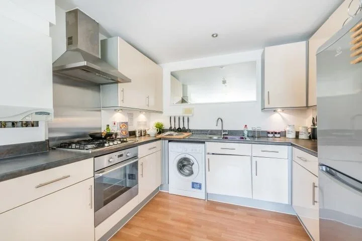 Flat Elswick Street in Greater London