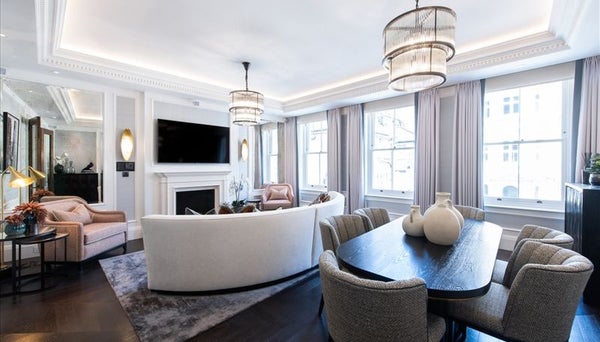 Flat Prince of Wales Terrace in London
