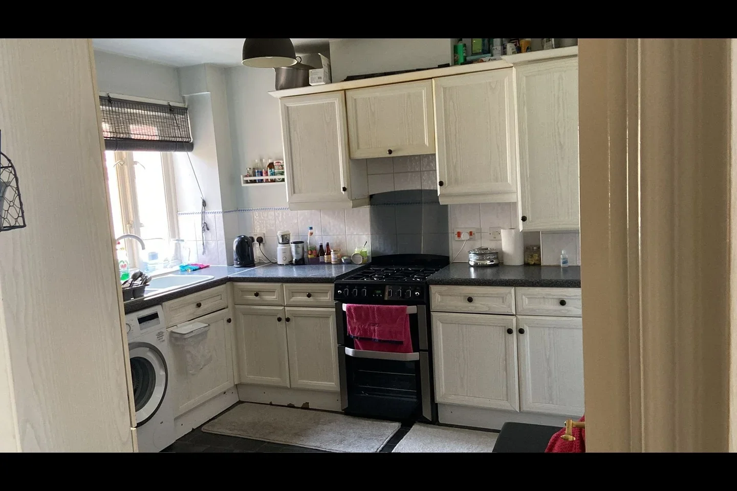 Room Mansfield Road in Greater London