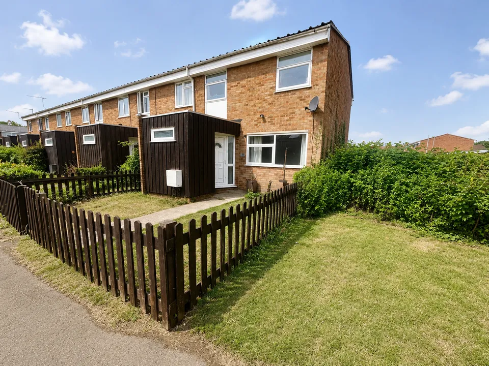 House Hampton Close in Wilstead