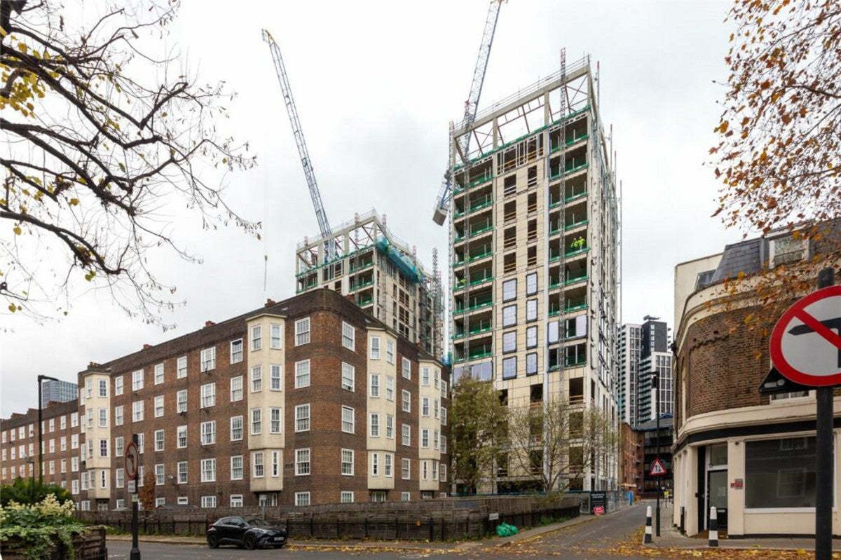 Flat Worgan Street in Greater London