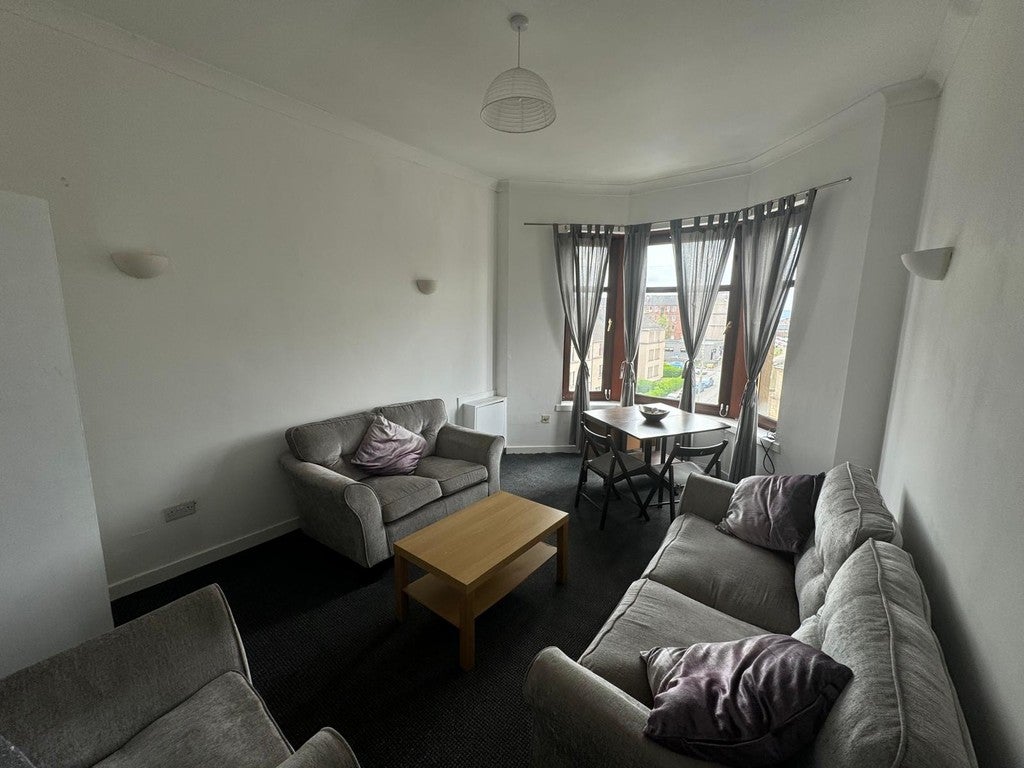 Flat Roebank Street in Glasgow