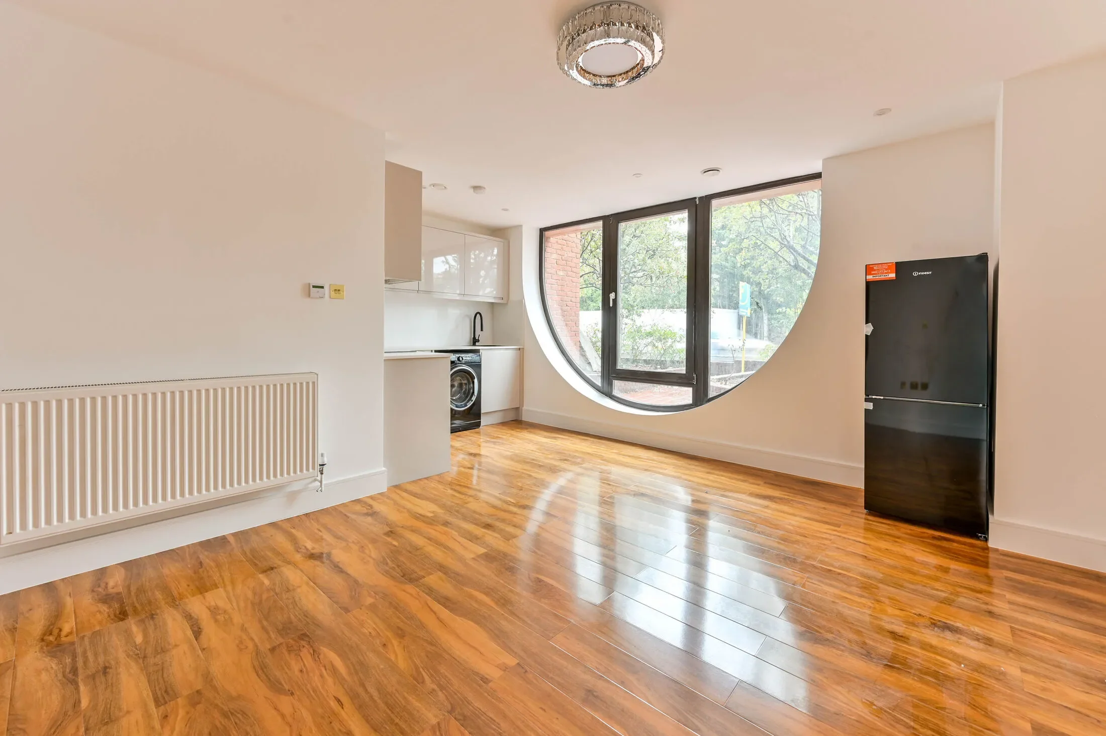Flat Cobham Road in Greater London