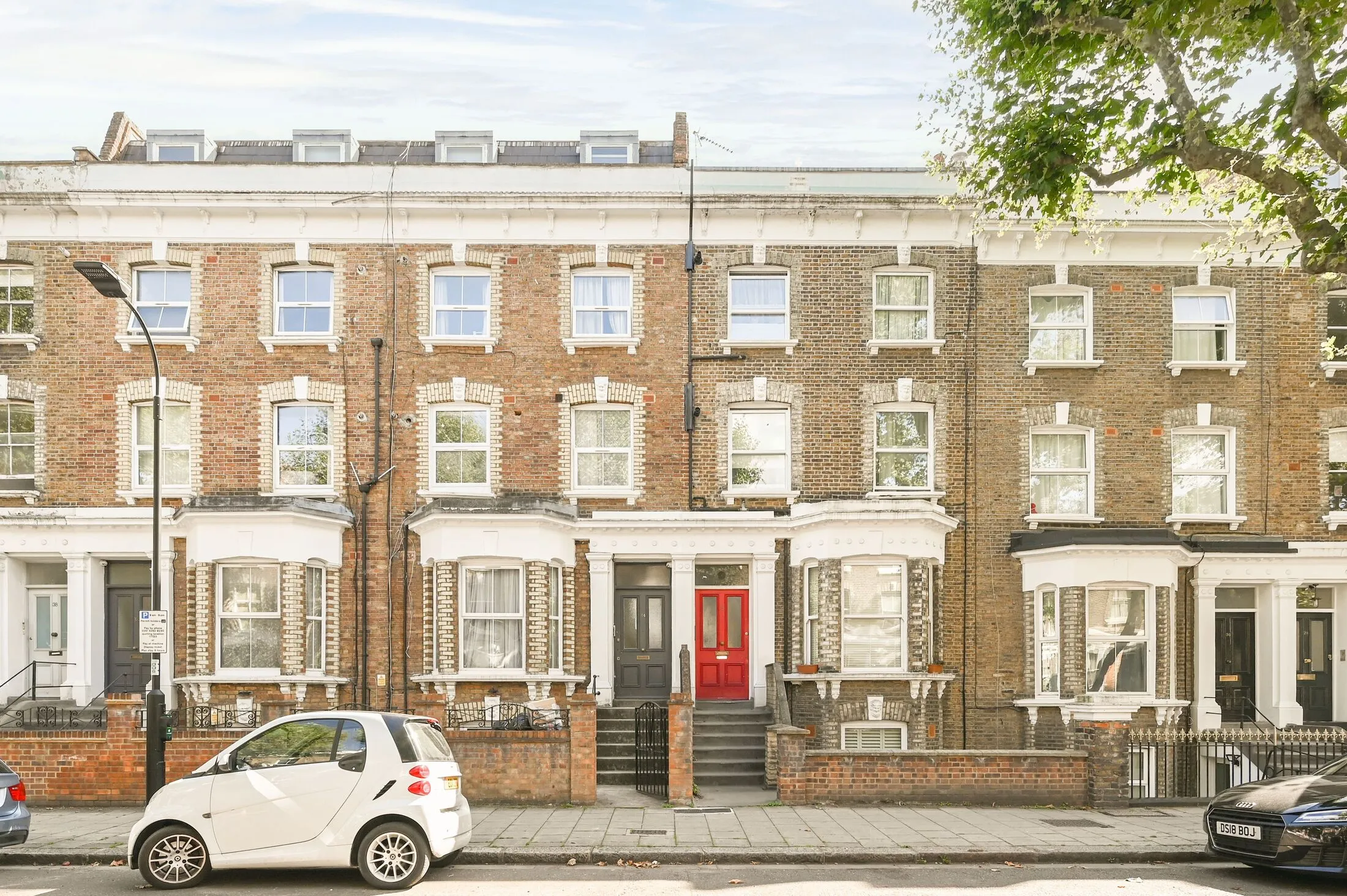Flat Loftus Road in Greater London