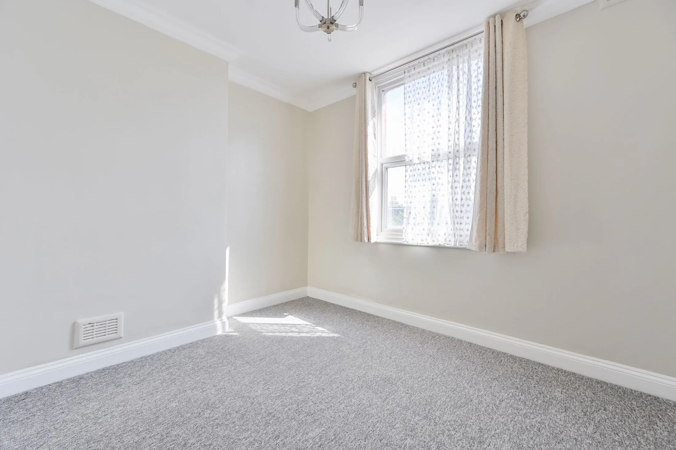 Flat Loftus Road in Greater London