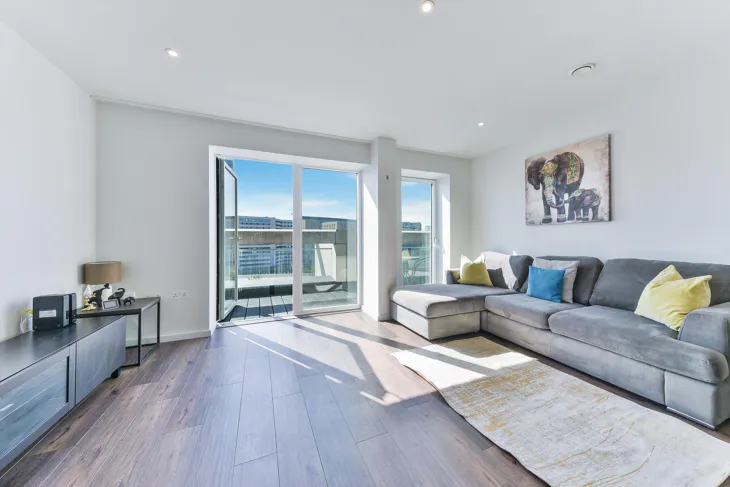 Flat Broadfield Lane in Greater London