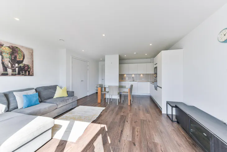 Flat Broadfield Lane in Greater London