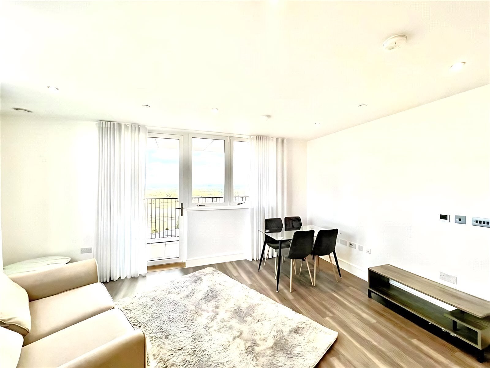 Flat Merrick Road in Greater London