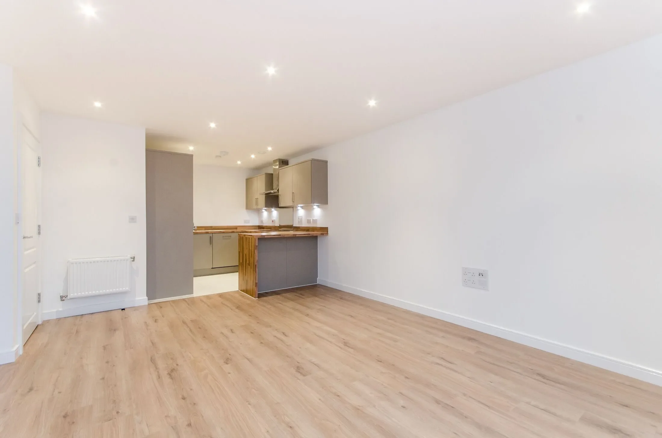 Flat Botsford Road in Greater London