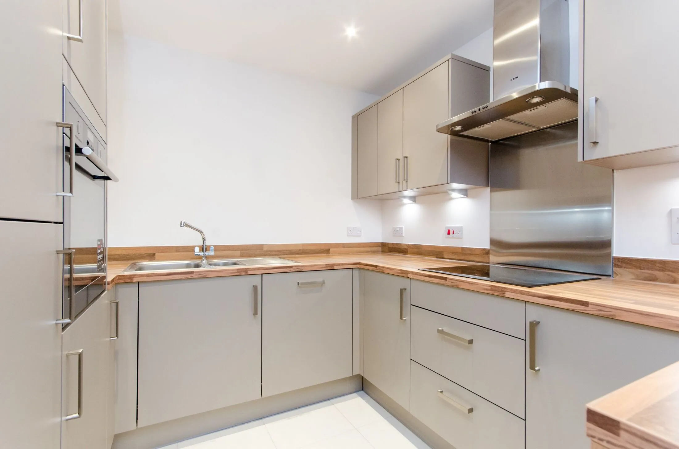 Flat Botsford Road in Greater London