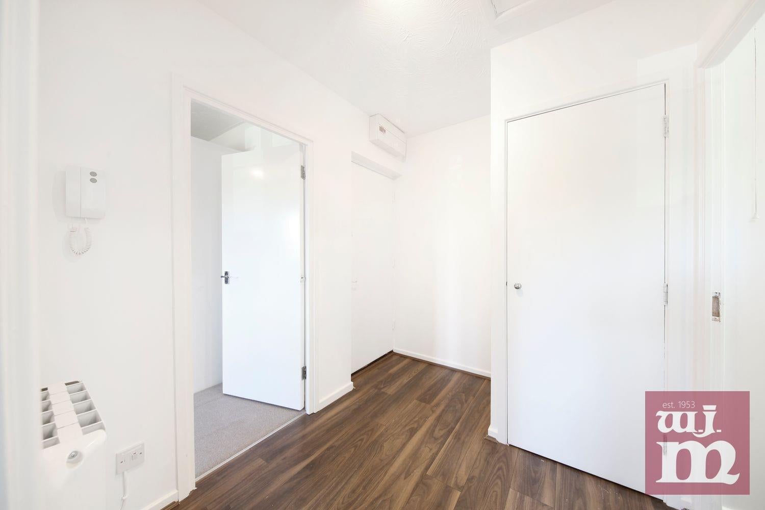 Flat Mile End Road in Greater London