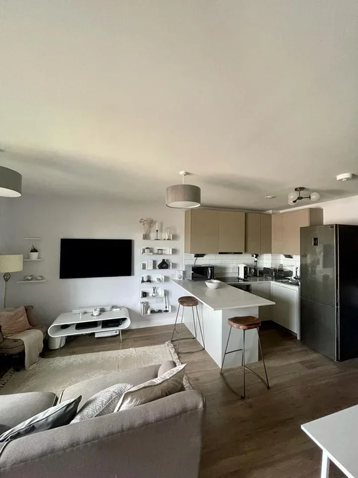Flat Thurstan Street in Greater London