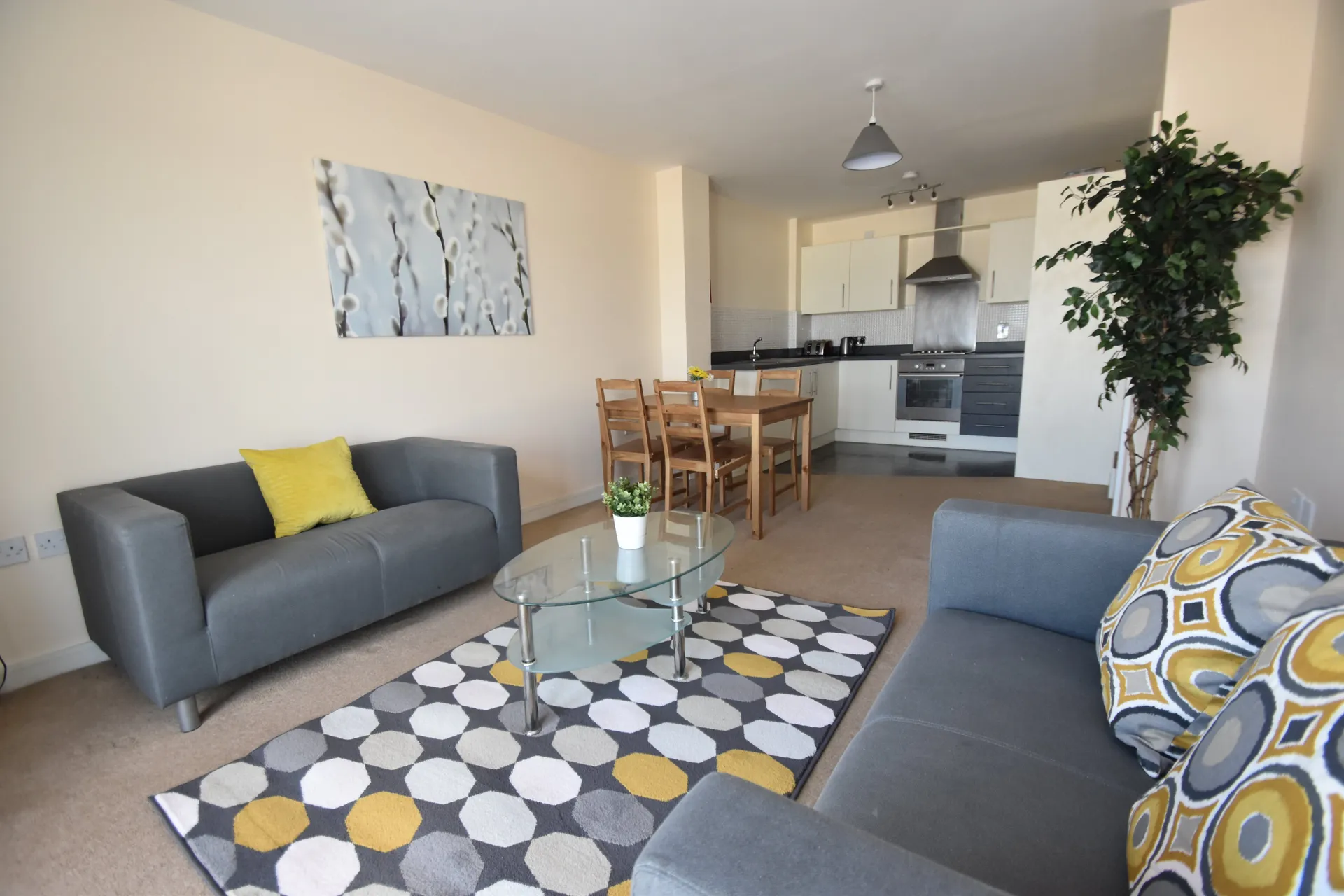 Flat Overstone Court in Cardiff County