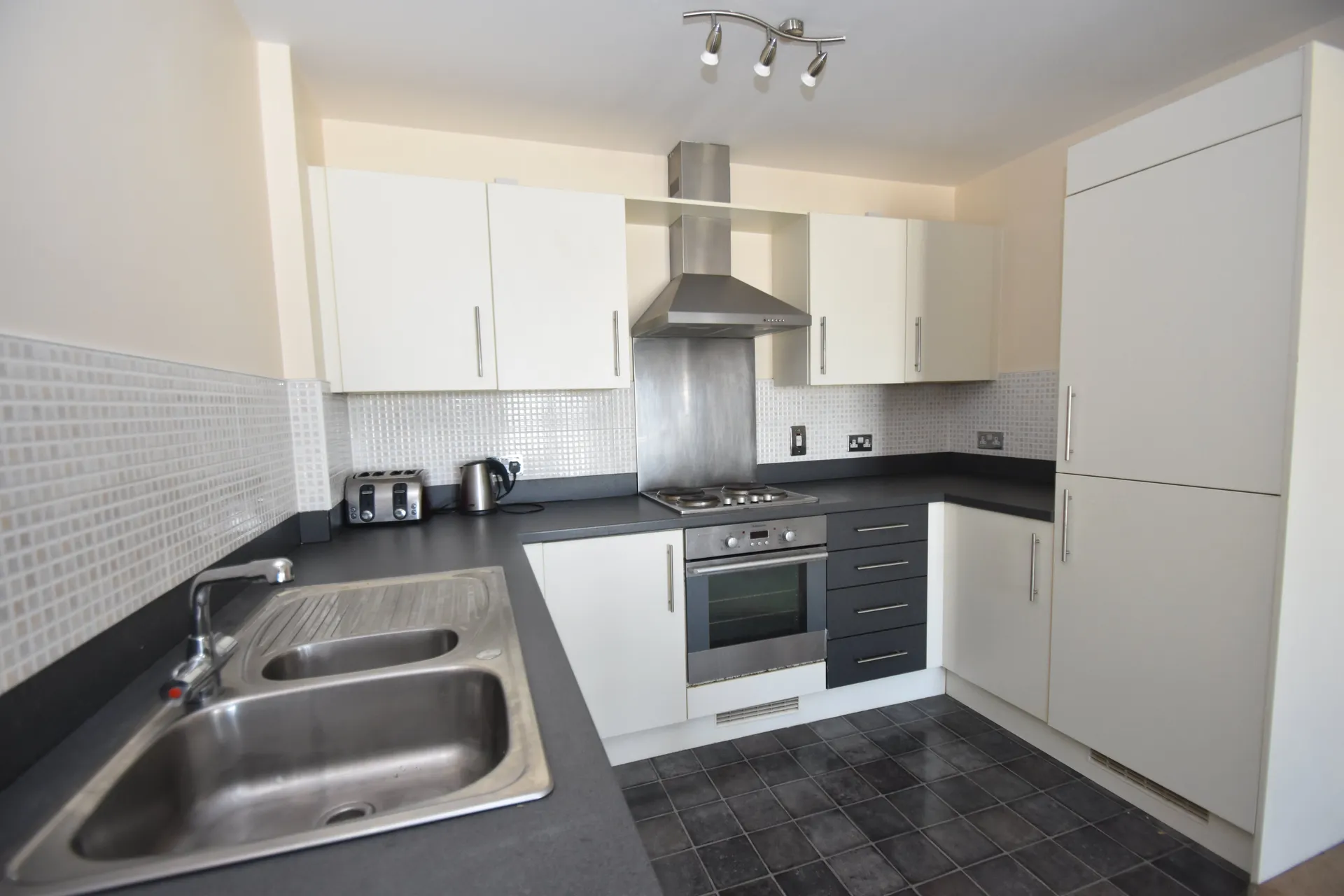 Flat Overstone Court in Cardiff County