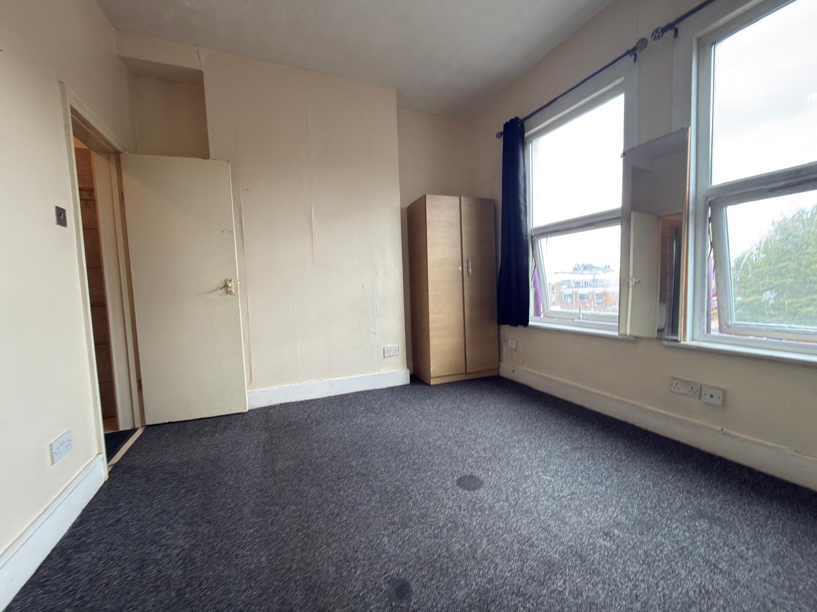 Flat Heron Mews in Greater London