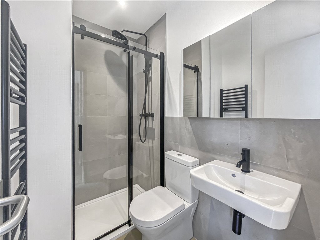 Room Lower Richmond Road in Greater London