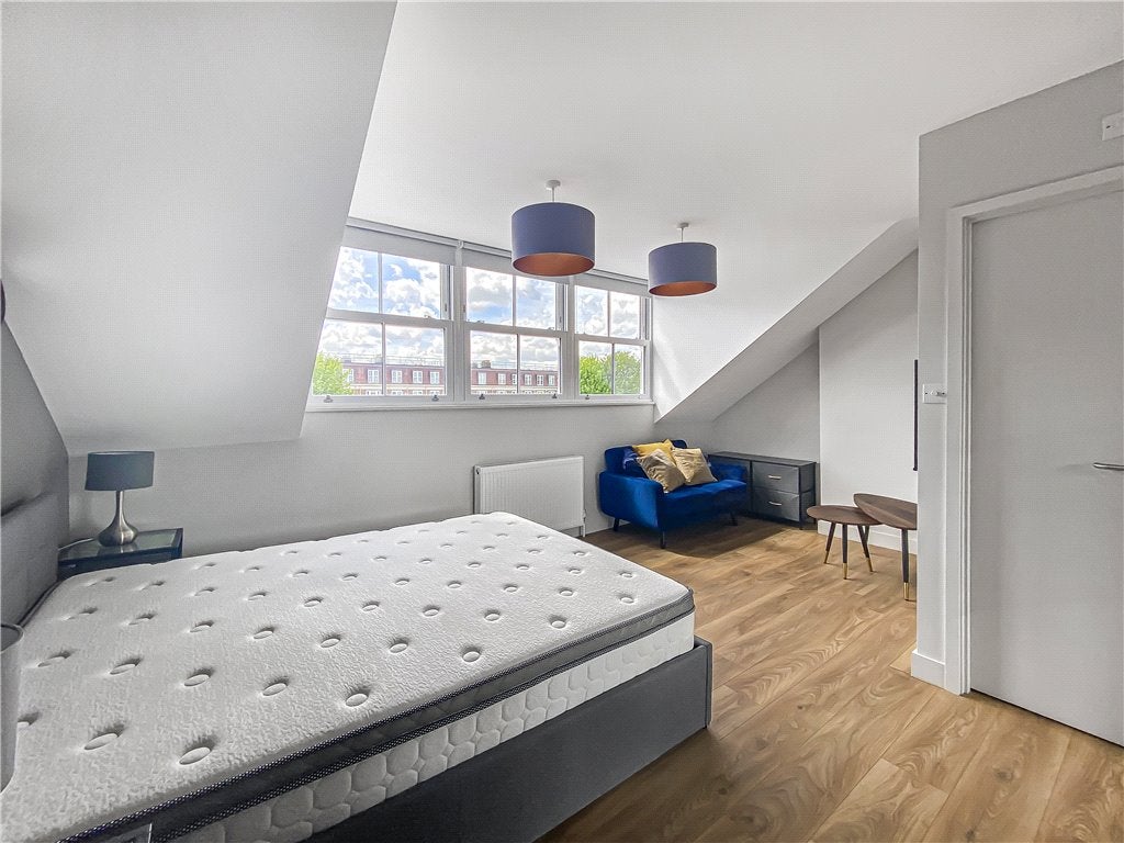 Room Lower Richmond Road in Greater London