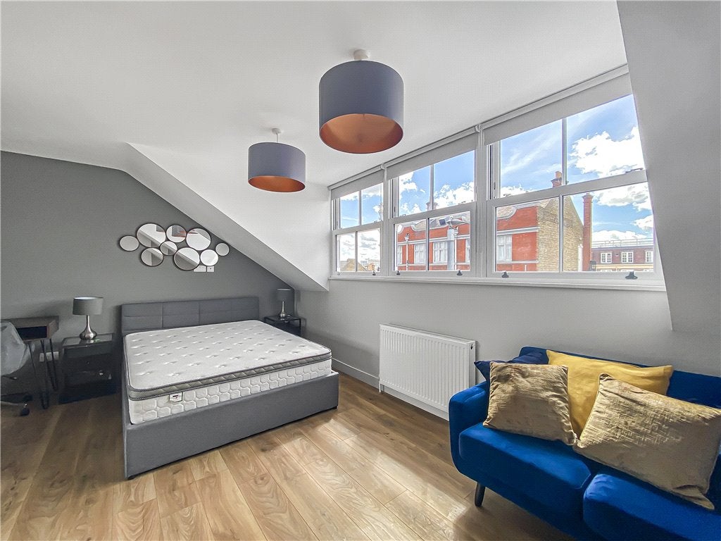 Room Lower Richmond Road in Greater London