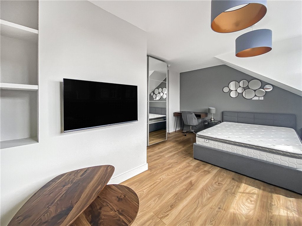 Room Lower Richmond Road in Greater London