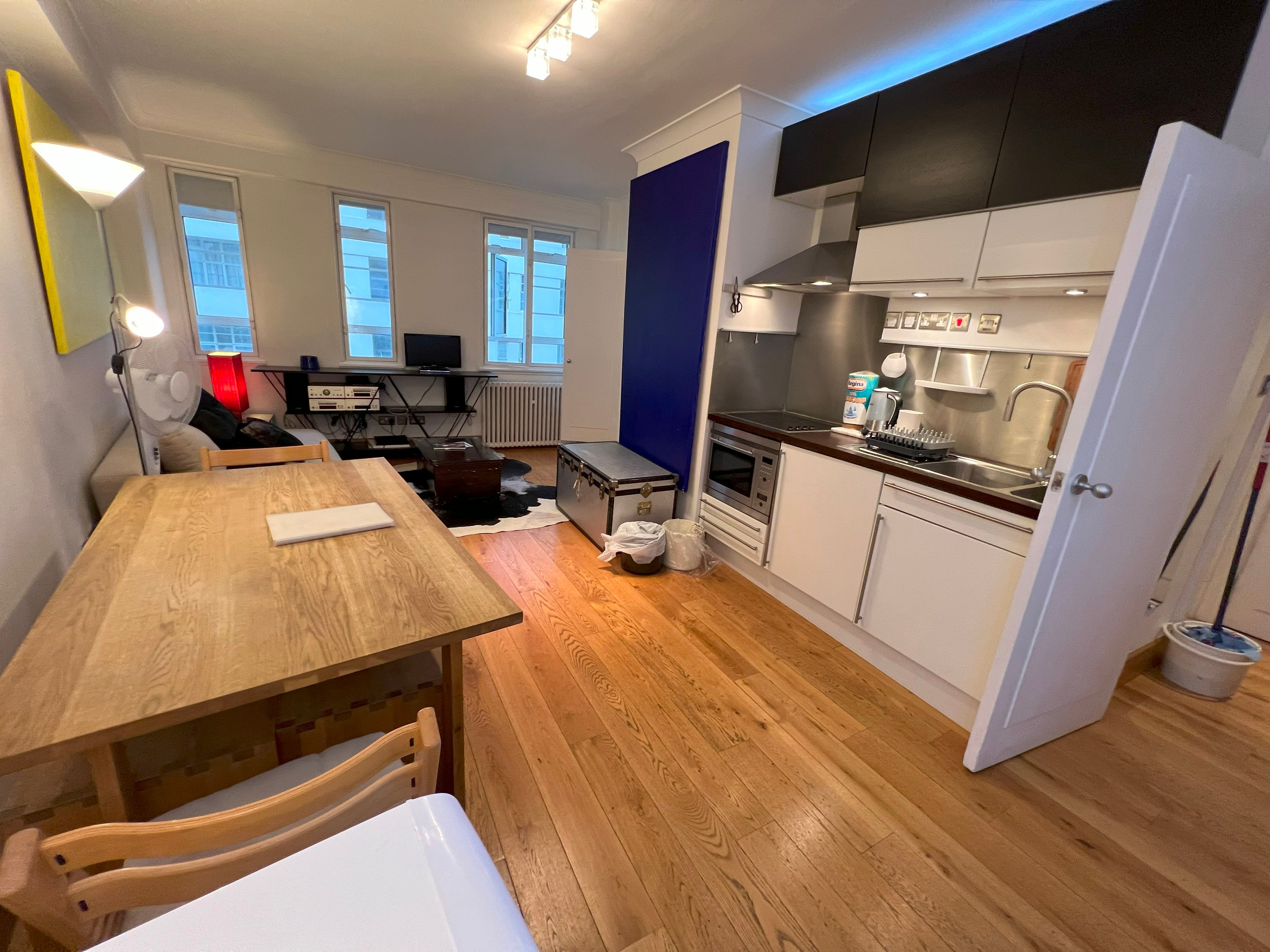Flat Sloane Avenue in Greater London