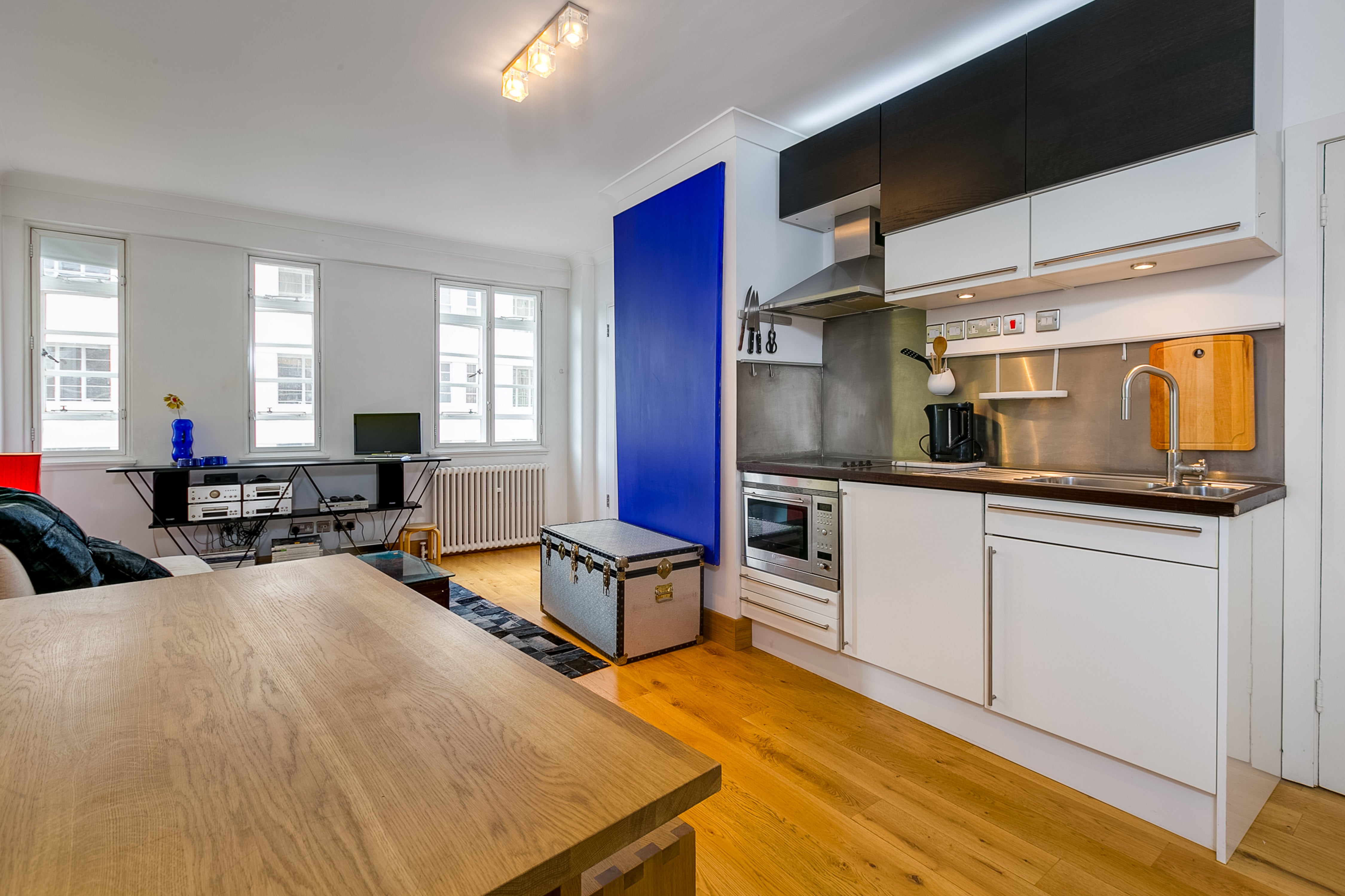 Flat Sloane Avenue in Greater London