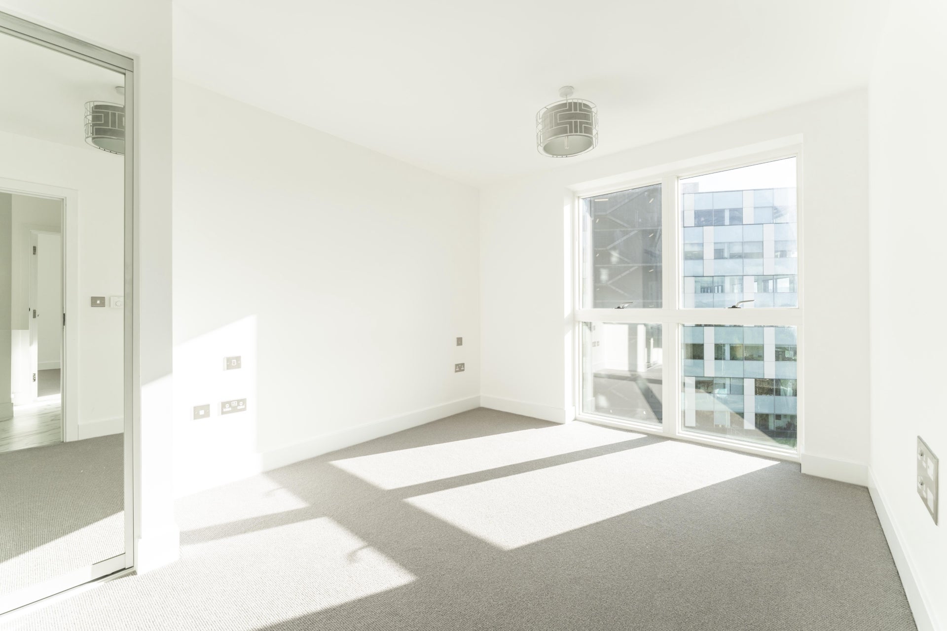 Flat Lakeside Drive in Greater London