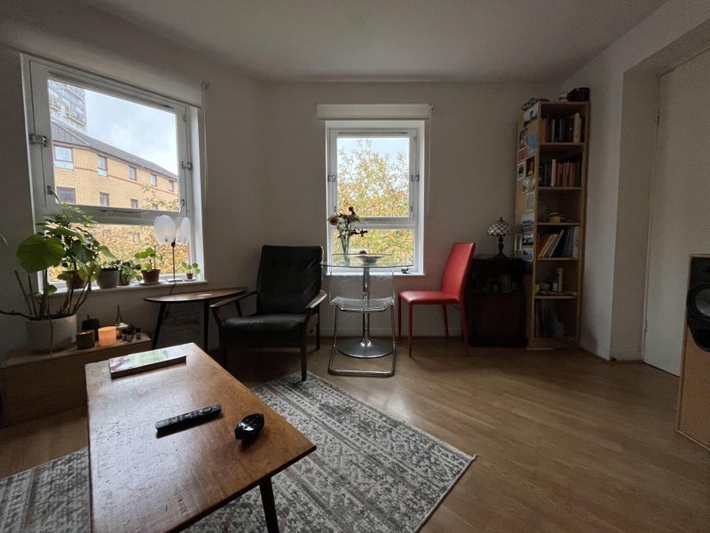 Room North Woodside Road in Glasgow