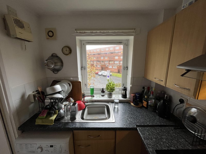 Room North Woodside Road in Glasgow