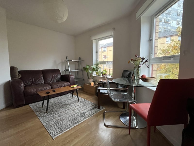 Room North Woodside Road in Glasgow