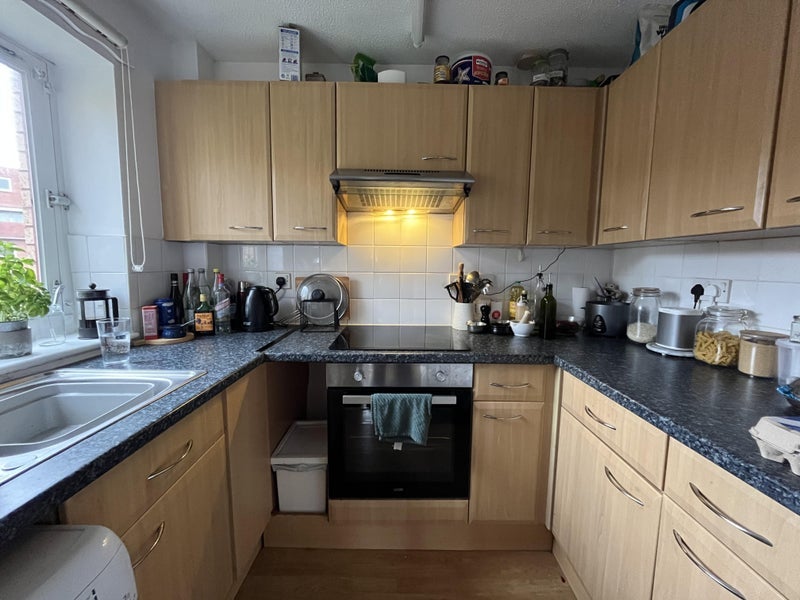 Room North Woodside Road in Glasgow