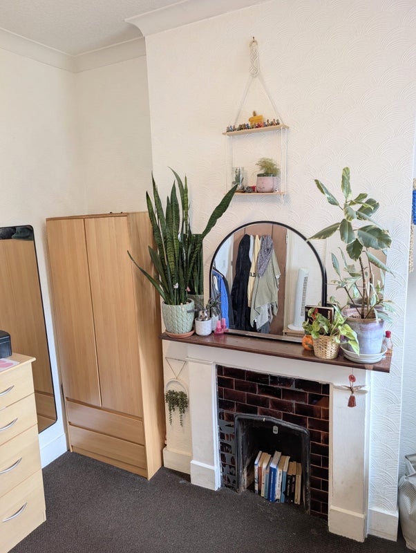 Room Rattray Road in Greater London
