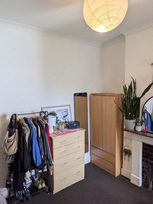 Room Rattray Road in Greater London