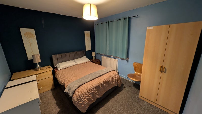 Room Lethamhill Road in Glasgow