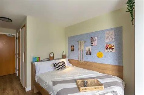 Room Settles Street in Greater London