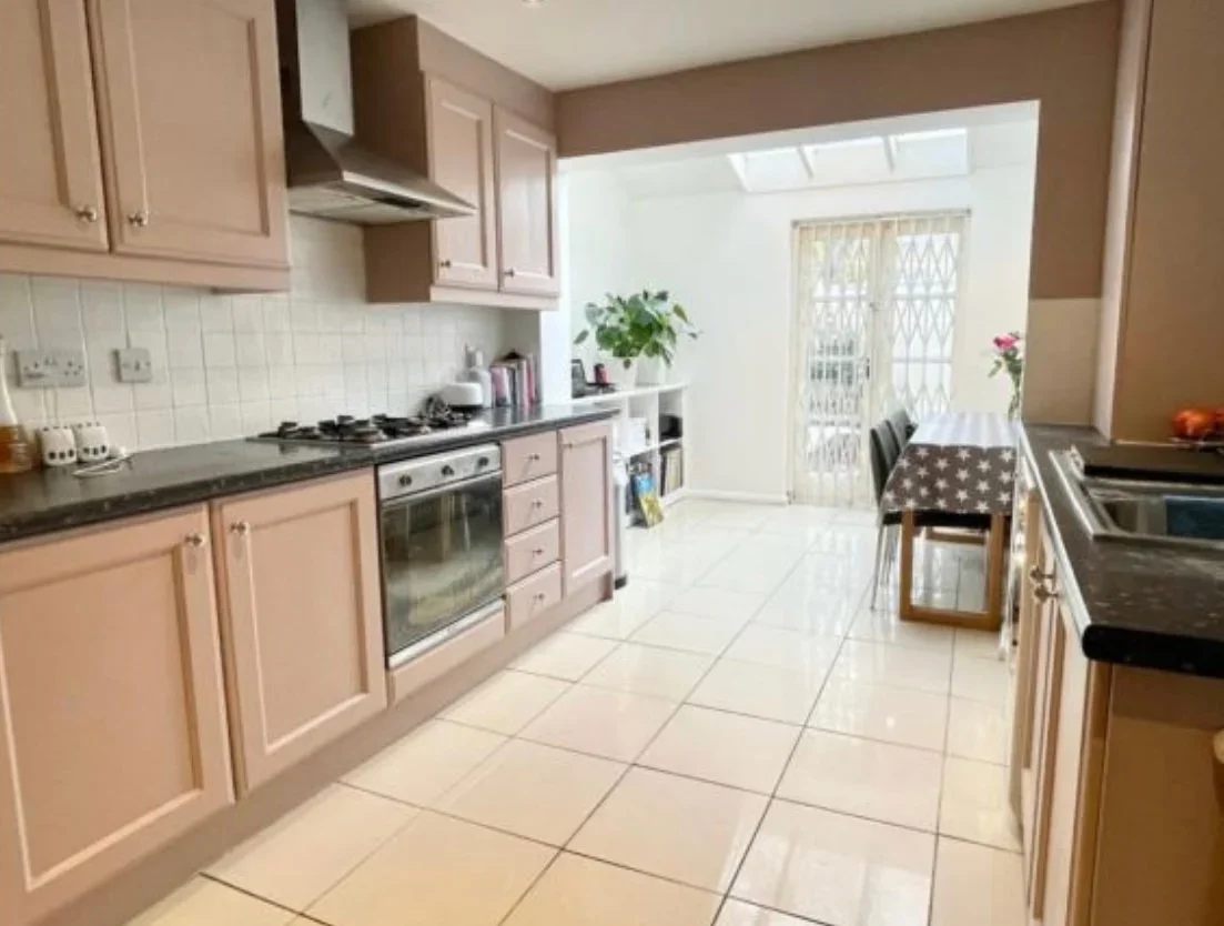 Flat Flaxman Road in Greater London