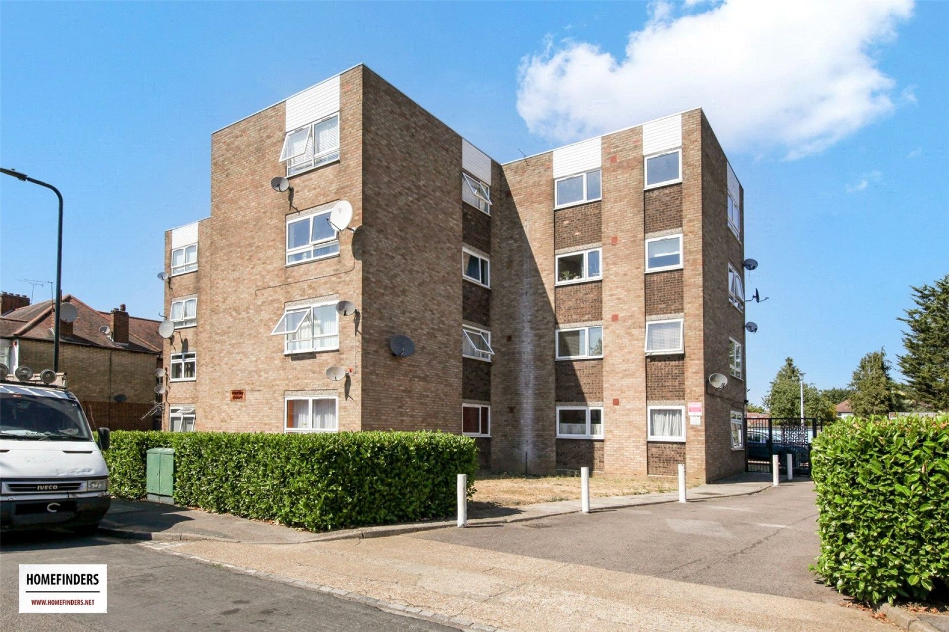Flat Sinclair Road in Greater London