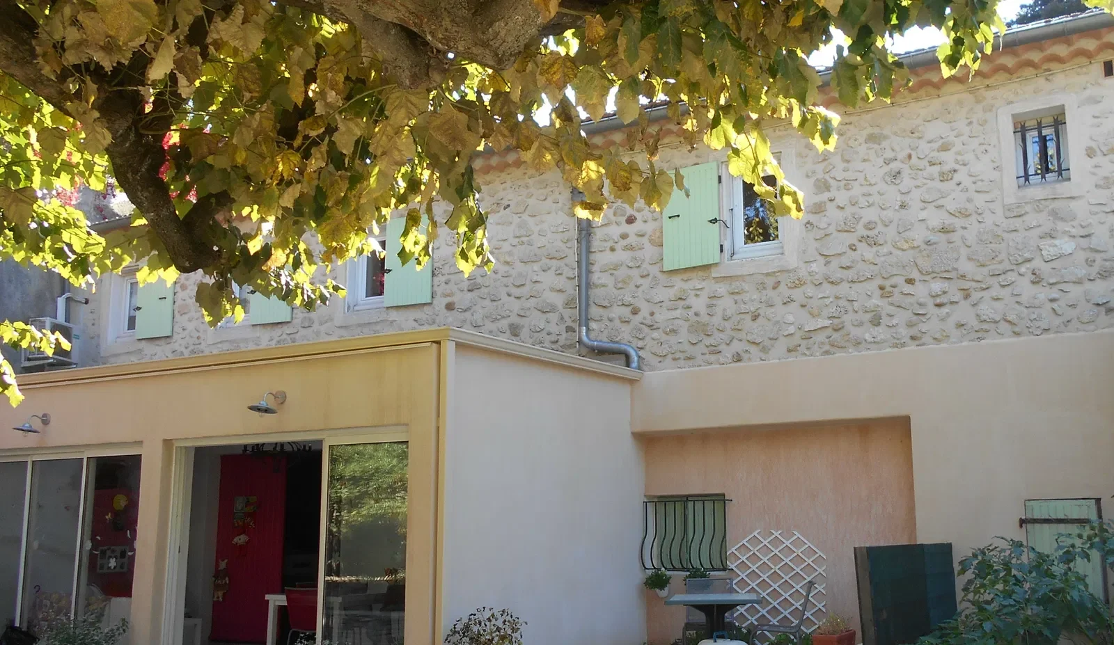 Chambre Rue Haute Bourgade à Donzère