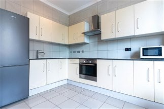 Flat Mazenod Avenue in Greater London