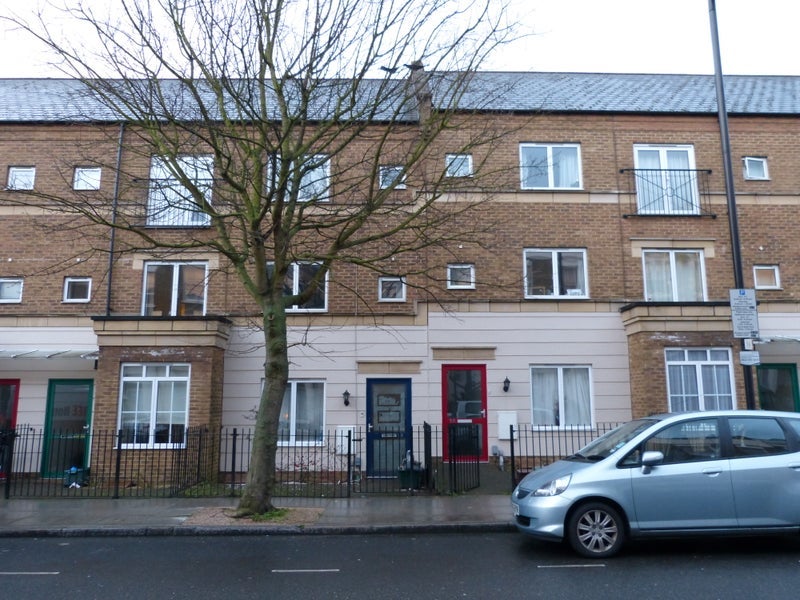 House Tollington Way in Greater London