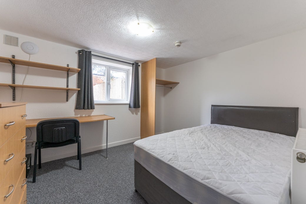 Room Tiverton Road in Birmingham