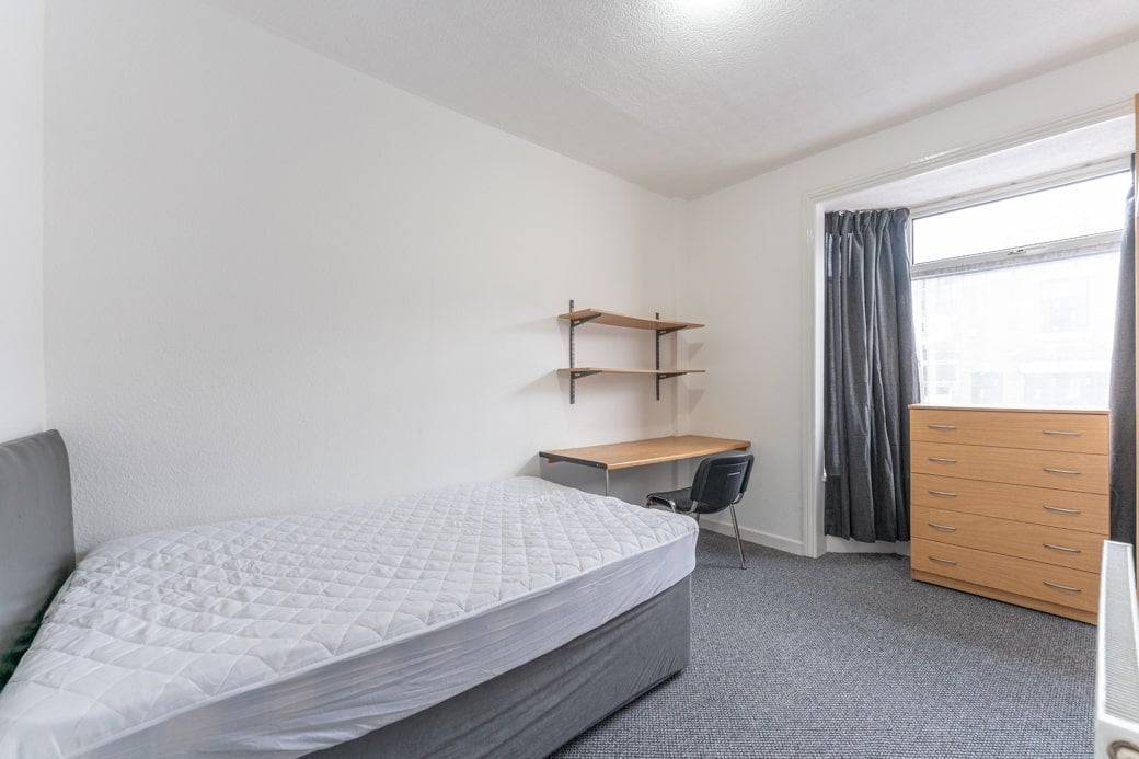 Room Tiverton Road in Birmingham